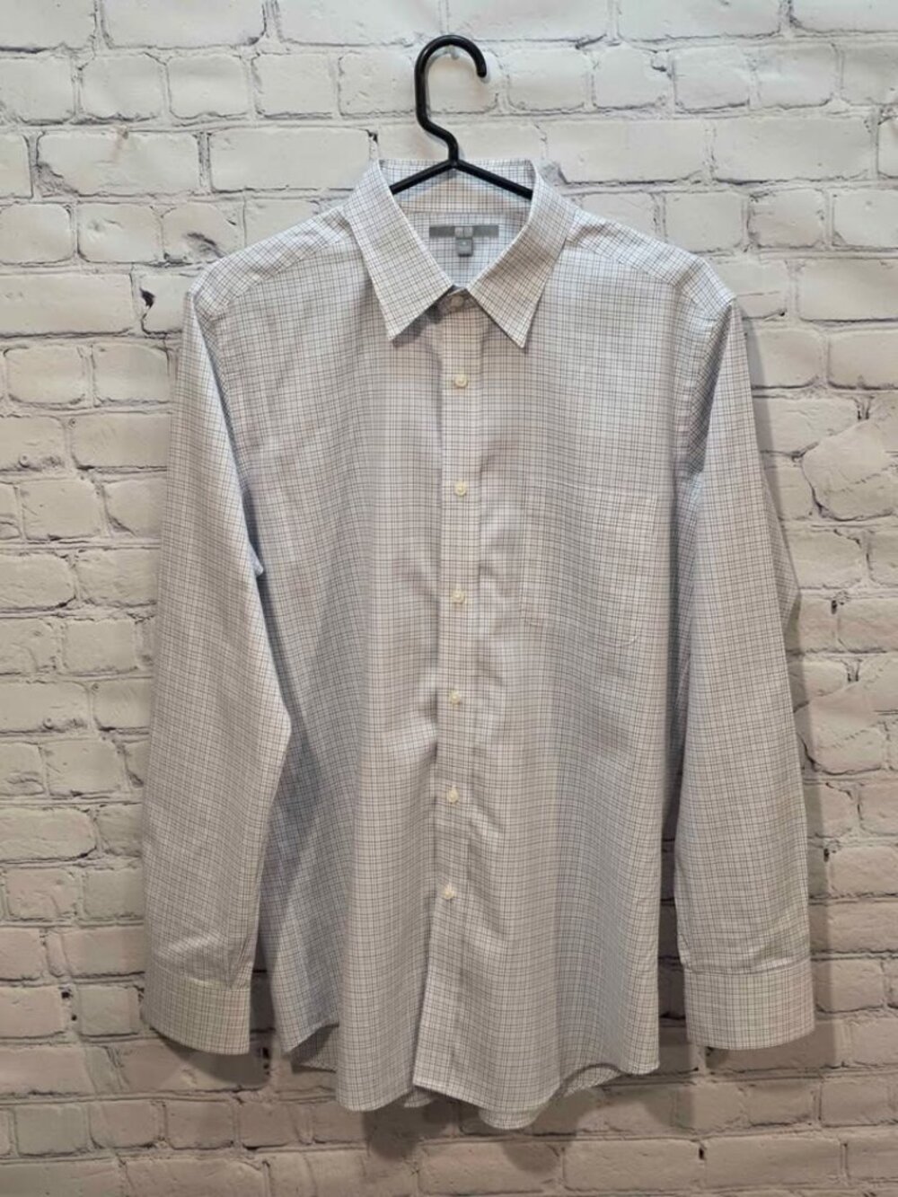 Men's Medium Uniqlo button up dress shirt